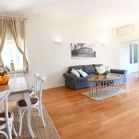 Romantic Flat Near Metro Flaminio-2